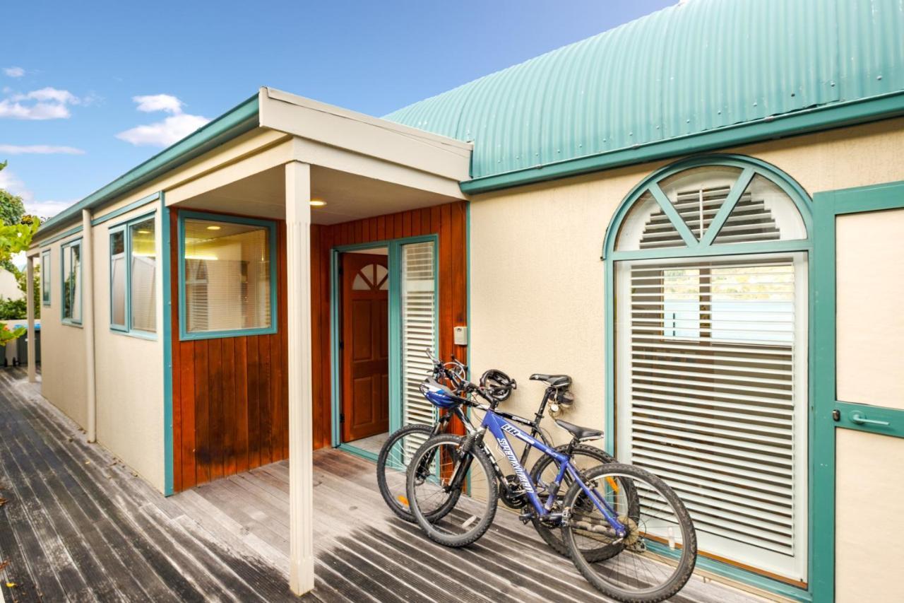 Huge Lakefront Delight - Queenstown Holiday Home Dış mekan fotoğraf