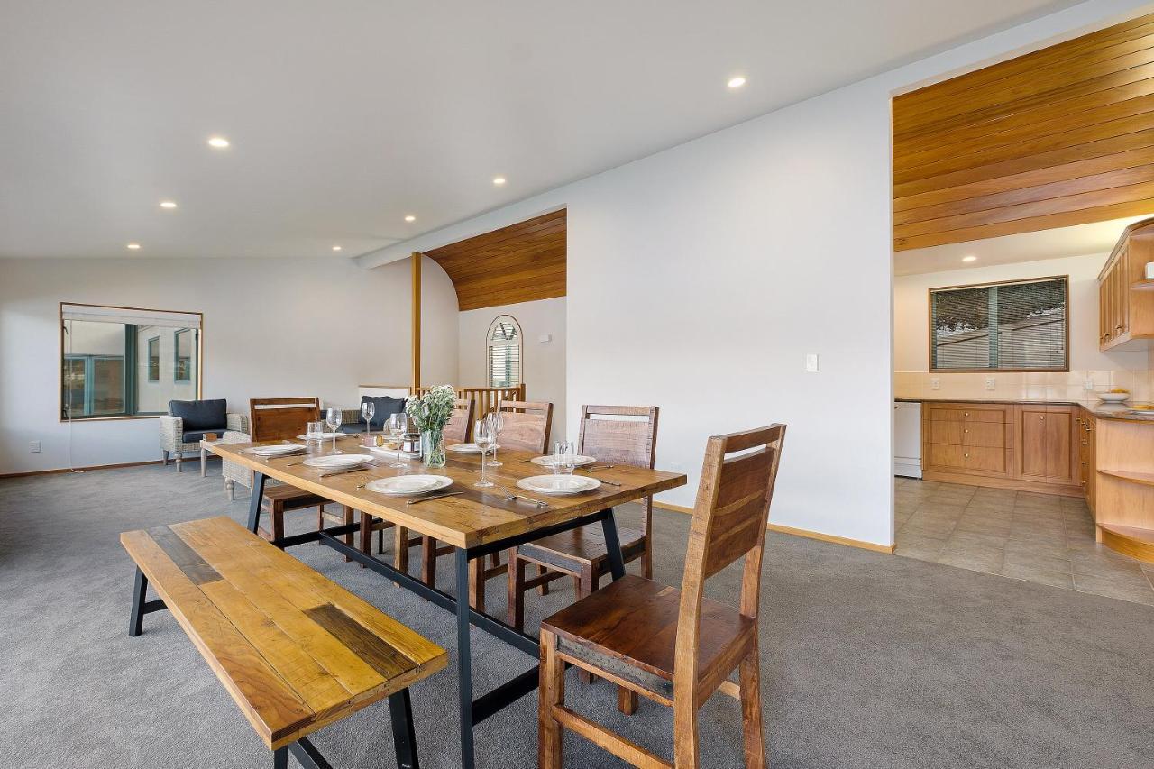 Huge Lakefront Delight - Queenstown Holiday Home Dış mekan fotoğraf