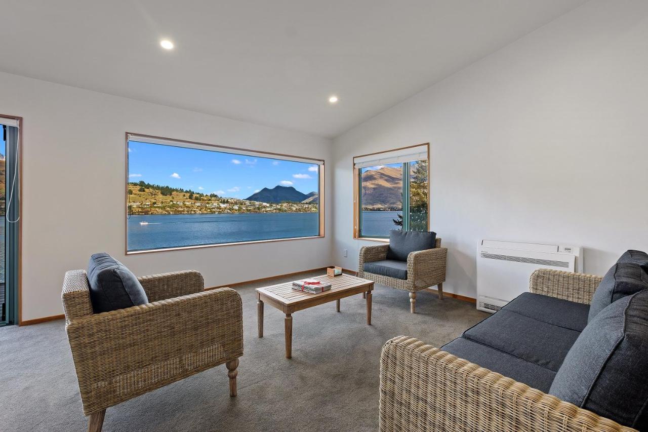 Huge Lakefront Delight - Queenstown Holiday Home Dış mekan fotoğraf
