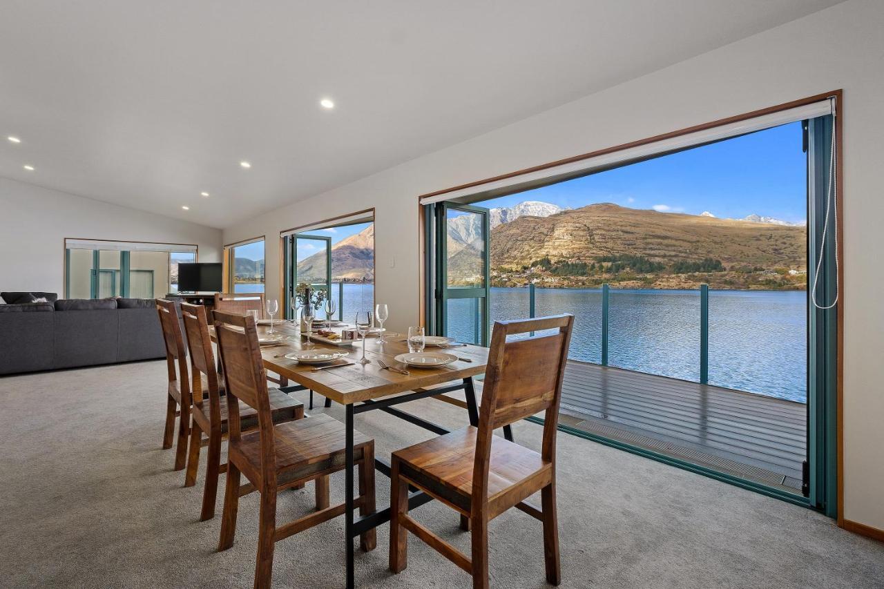 Huge Lakefront Delight - Queenstown Holiday Home Dış mekan fotoğraf