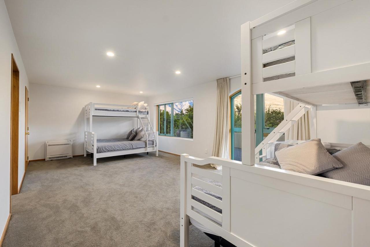 Huge Lakefront Delight - Queenstown Holiday Home Dış mekan fotoğraf
