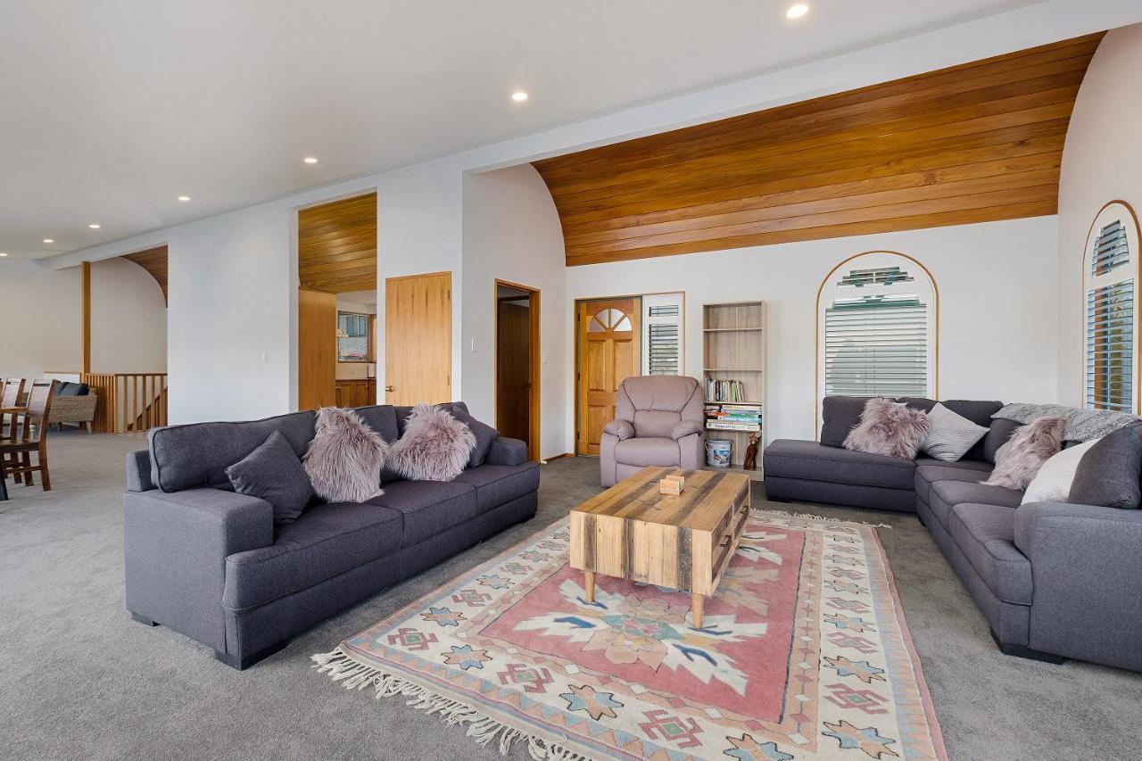 Huge Lakefront Delight - Queenstown Holiday Home Dış mekan fotoğraf