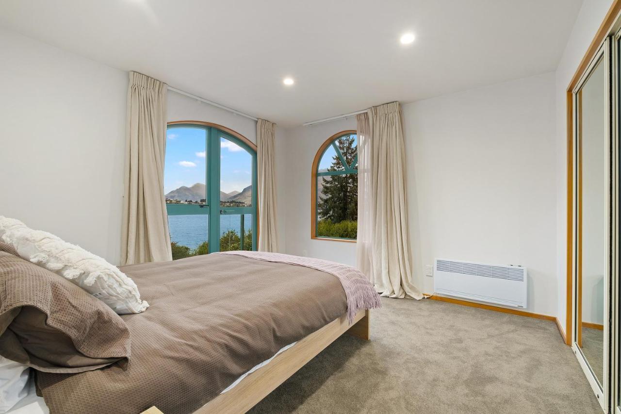 Huge Lakefront Delight - Queenstown Holiday Home Dış mekan fotoğraf
