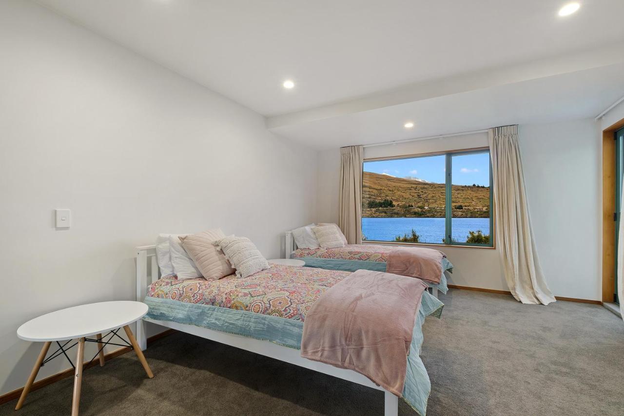 Huge Lakefront Delight - Queenstown Holiday Home Dış mekan fotoğraf