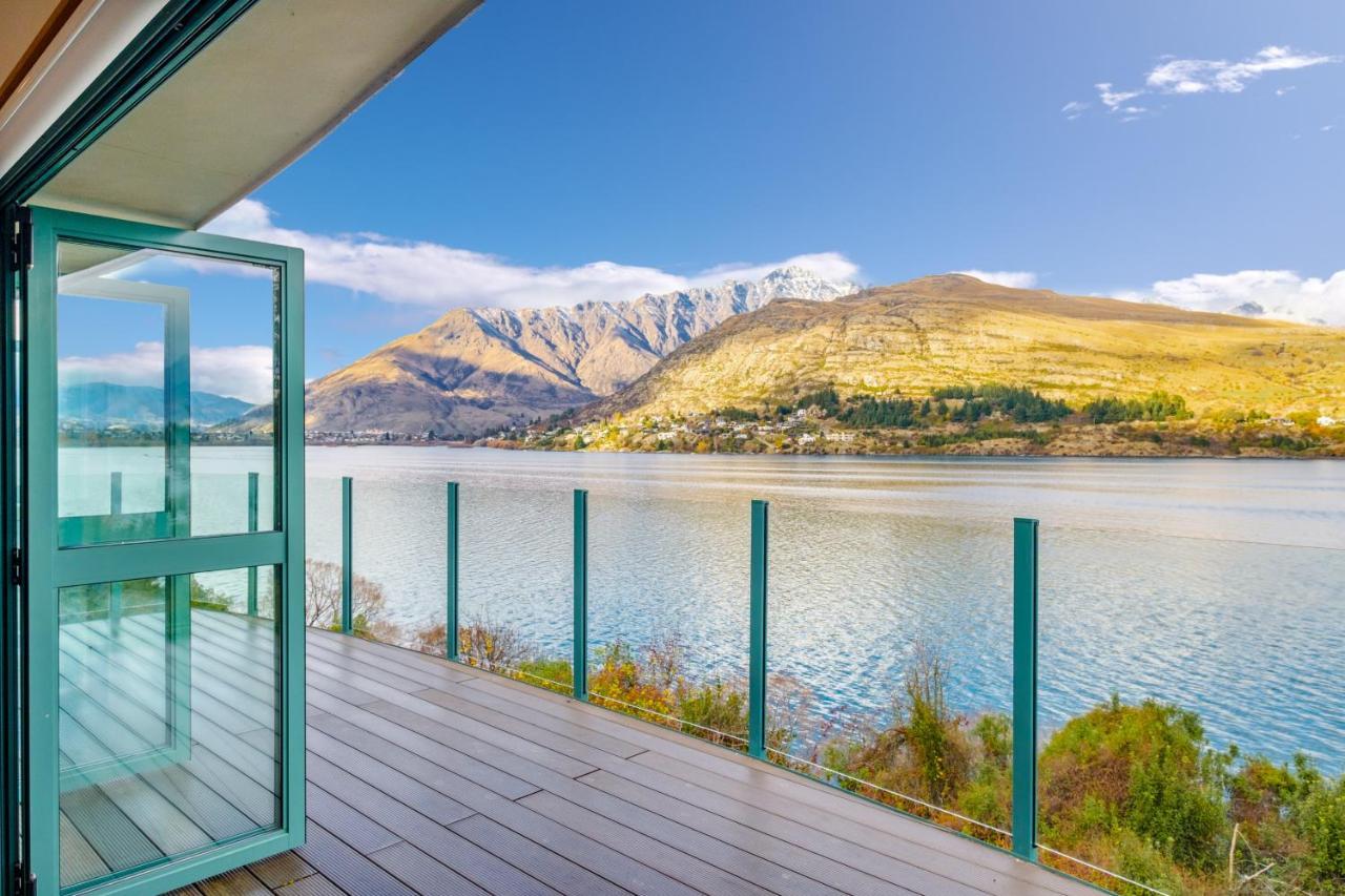 Huge Lakefront Delight - Queenstown Holiday Home Dış mekan fotoğraf
